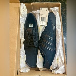 NIB ADIDAS SEELY SKATEBOARDING Black Men's size 7 SHOES